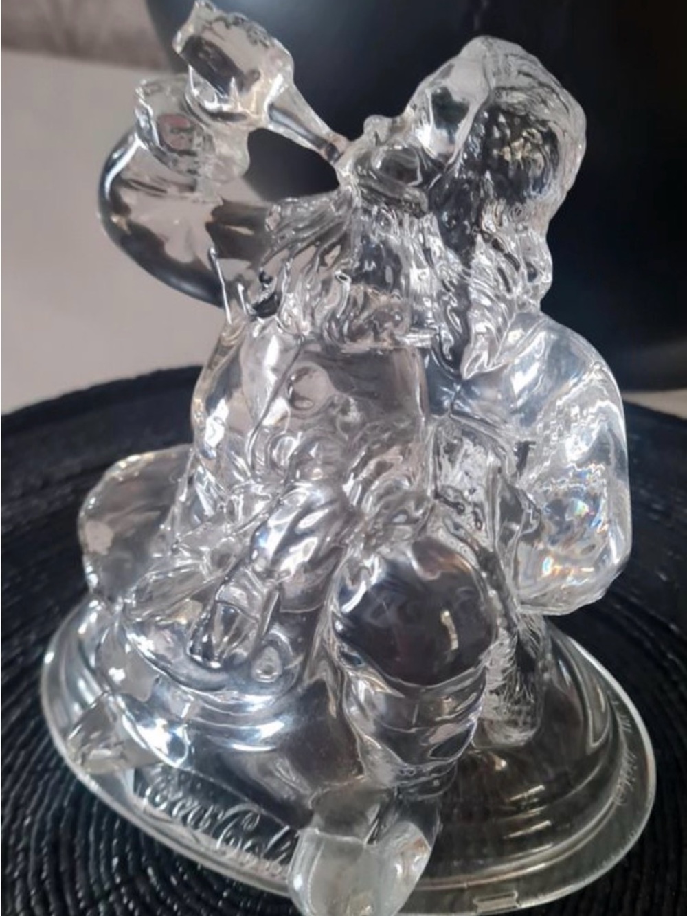 Cocoa cola vintage 1997 Glass Santa Figurine Home Art -  Holiday Décor